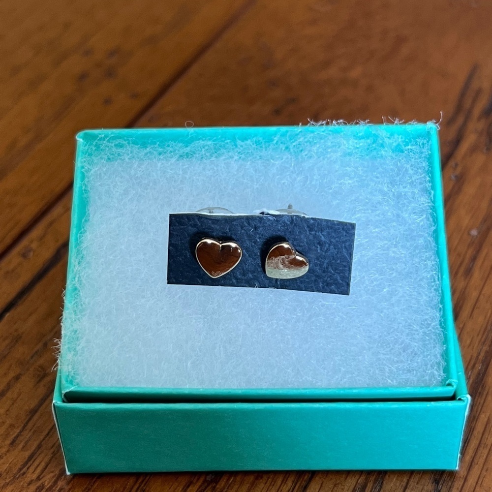Melrose and Market Heart Earrings NWOT
